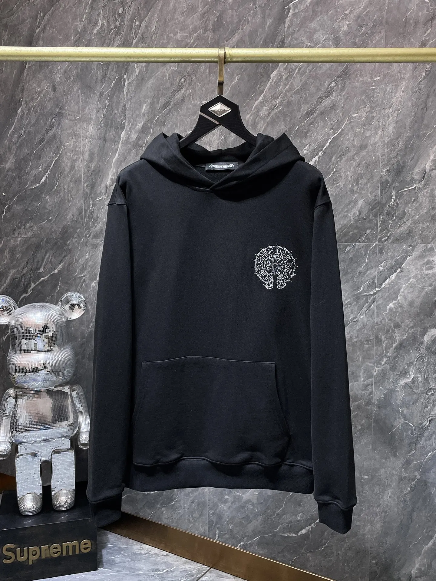 P250 Chrome Hearts Autumn and Winter 2025 Counter Synchronization Heavy Industry Horseshoe Roller Frayed Embroidered Hat Sweatshirt Heavy Industry Embroidery! Special stitching method. Improved customized version of 1:1 high-gram weight high-quality fabric. Recommended color: white, black. Size: S, M, L, XL